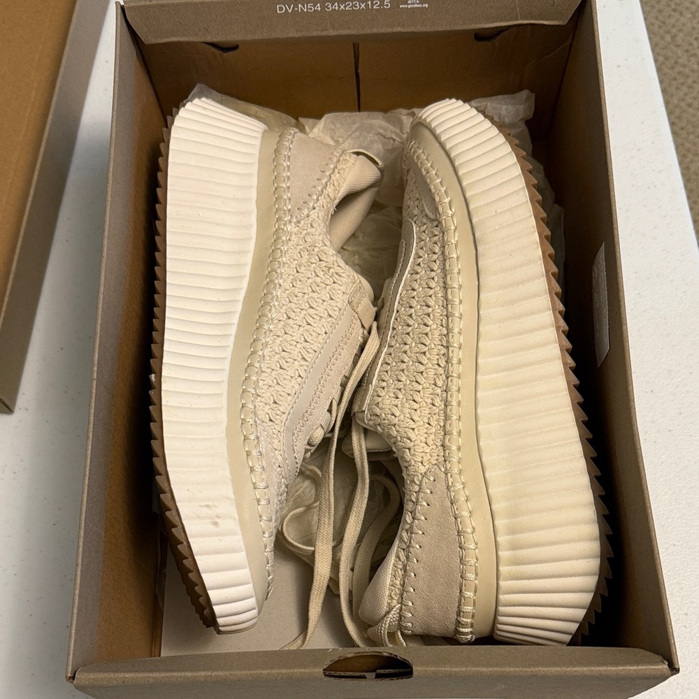 Dolce Vita Dolen Sandstone Knit Sneaker
Color: Sandstone
Size: 9.5